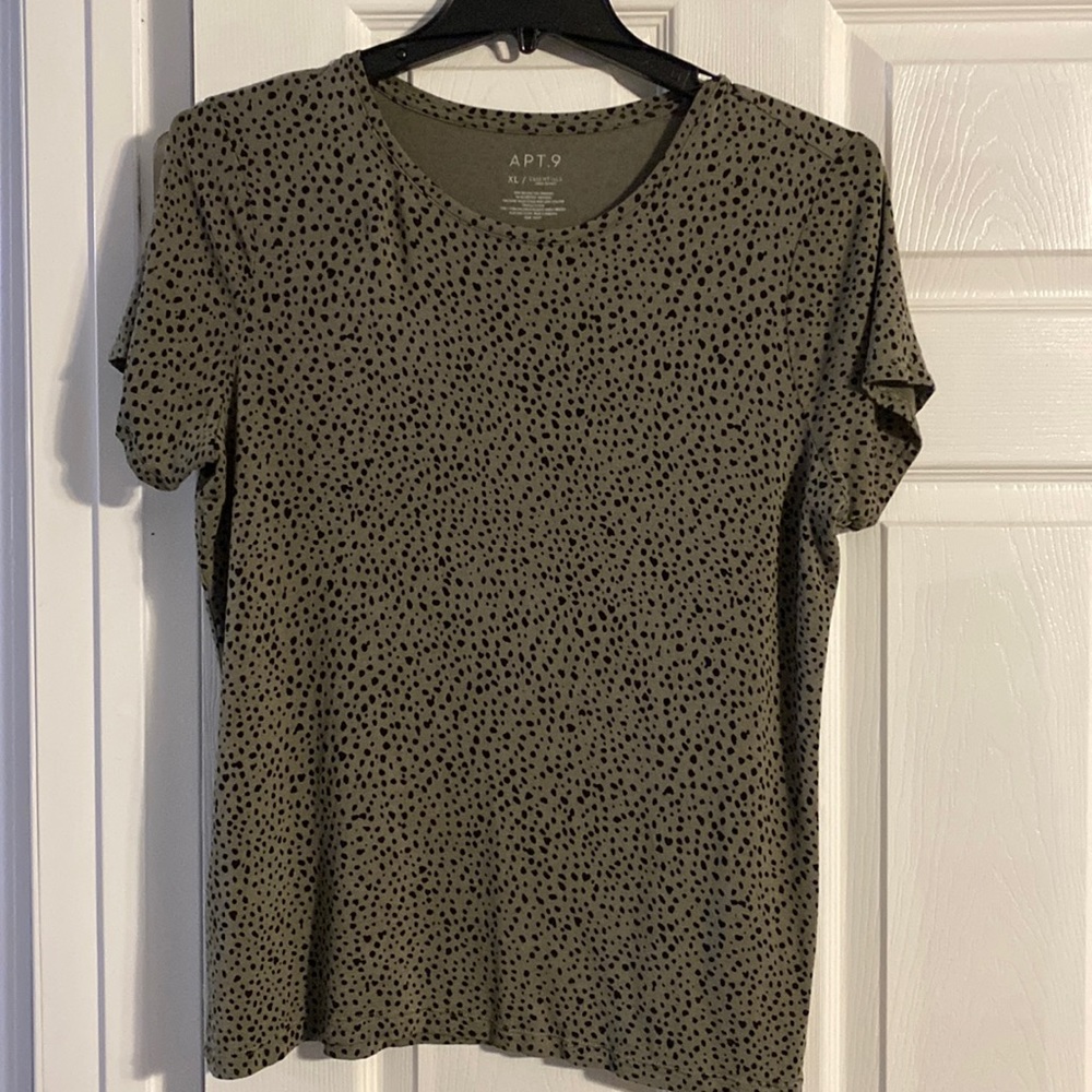 Apt 9 olive green with black specks tshirt. Size xl